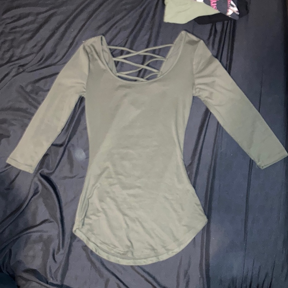 Cute mid sleeve top.The color is more of an olive green.Shirt never been worn.